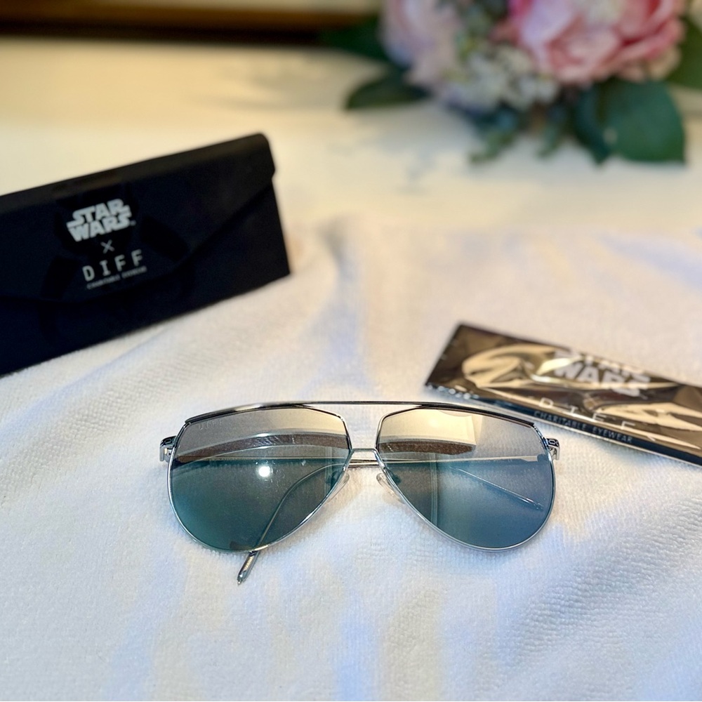 Star Wars x DIFF Eyewear Sunglasses - Mandalorian Aviator Mirror Lenses w/ Case